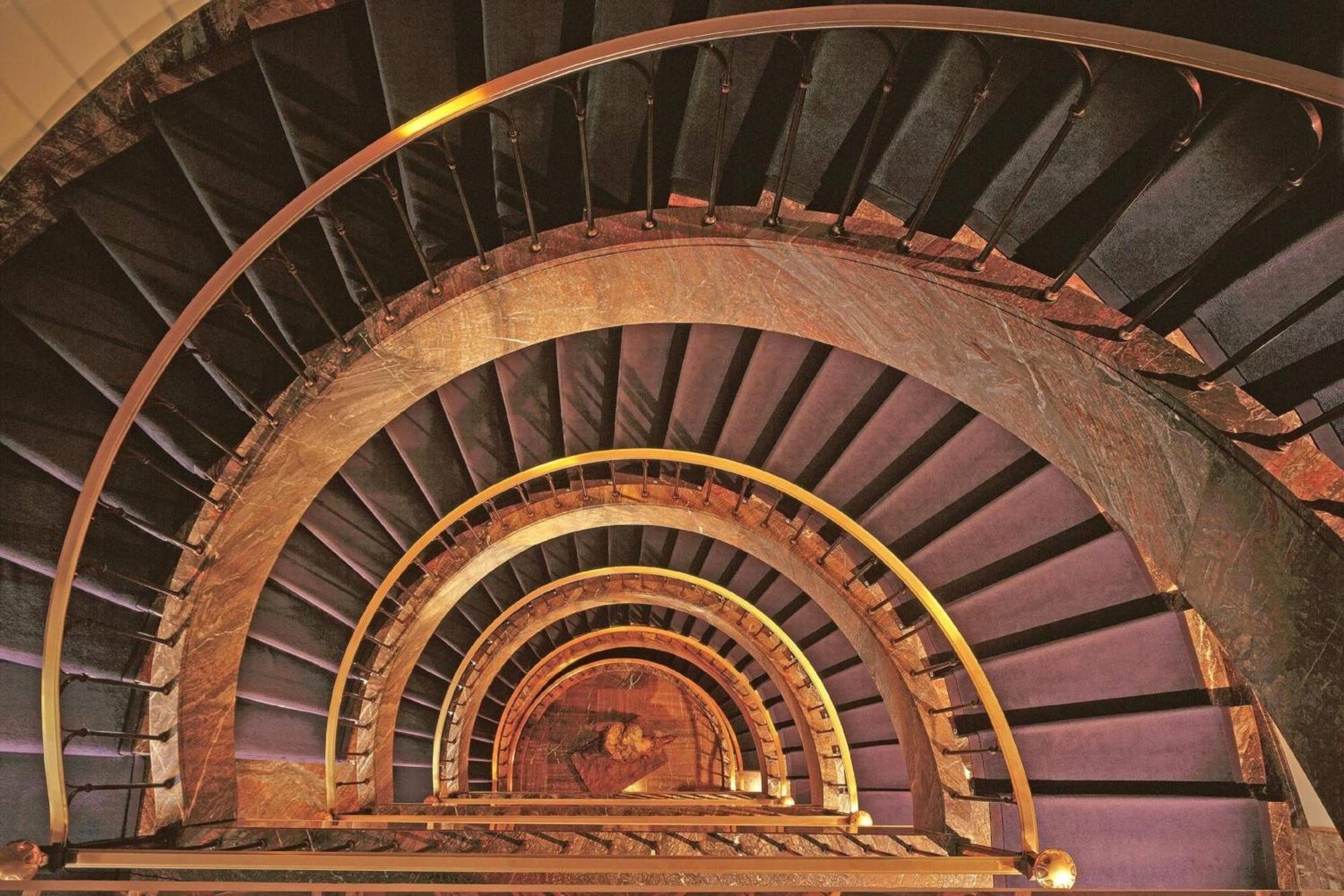 Hotel Elephant Weimar, Autograph Collection Exterior foto Spiral staircase