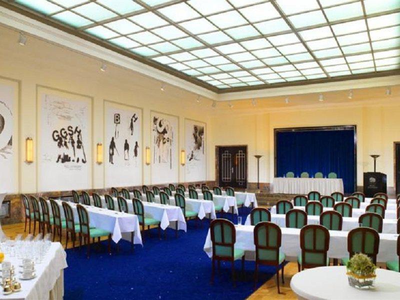 Hotel Elephant Weimar, Autograph Collection Exterior foto The interior of the German Historical Museum