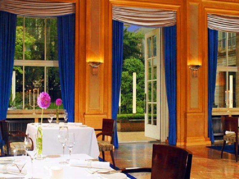 Hotel Elephant Weimar, Autograph Collection Exterior foto The restaurant